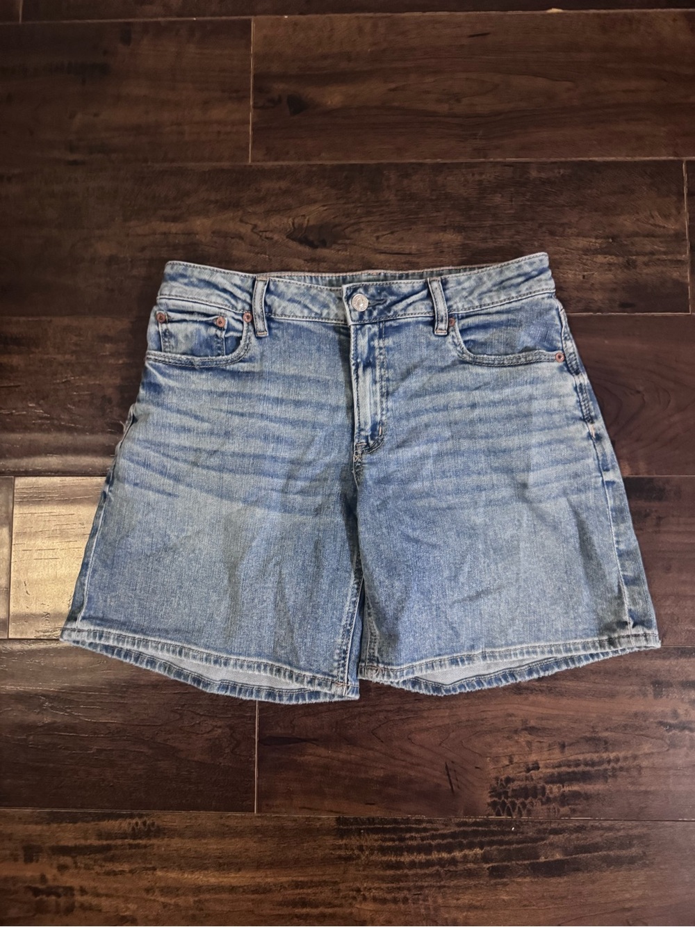 American Eagle Low Rise Baggy Jean Shorts Size 2